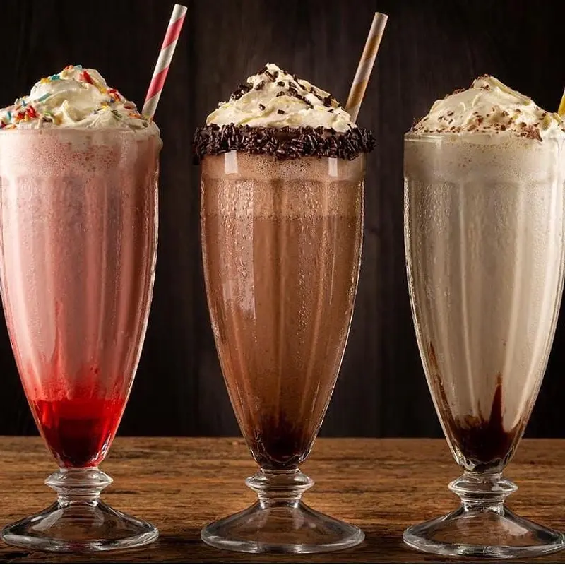 Милкшейки (ванильный, шоколадный, карамельный, клубничный)