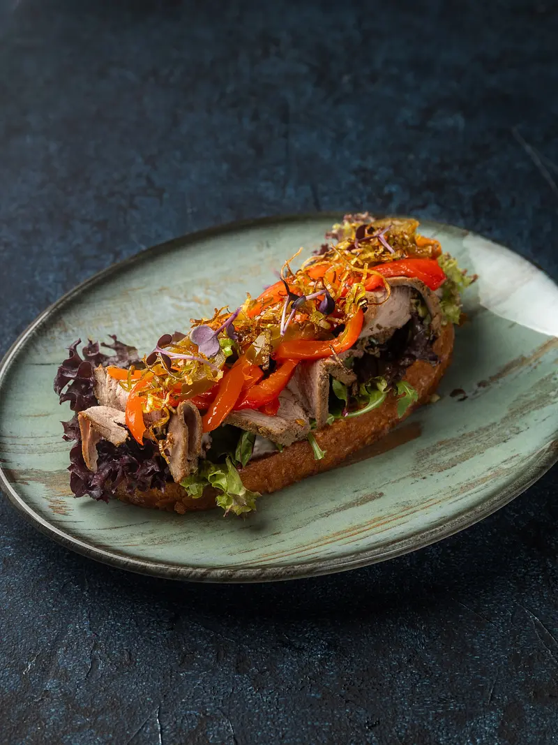 Брускетта с ростбифом