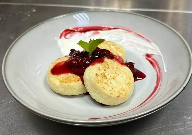 Сырники с ягодами