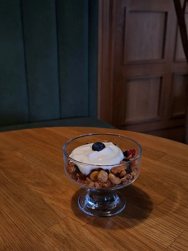 Гранола с греческим йогуртом