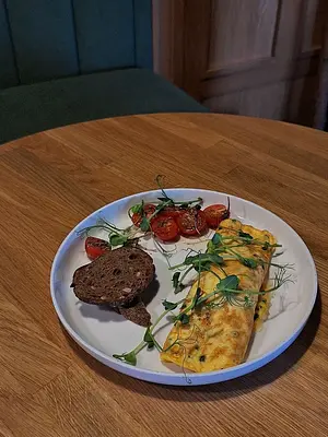 Омлет с ветчиной из индейки и сыром