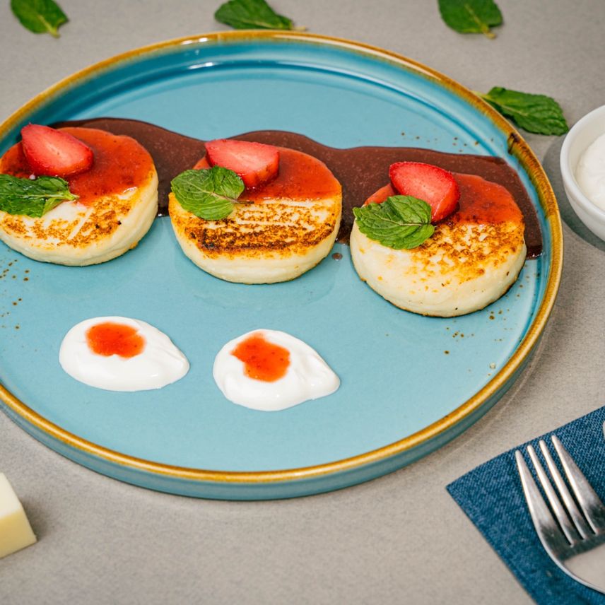 Сырники с клубникой
